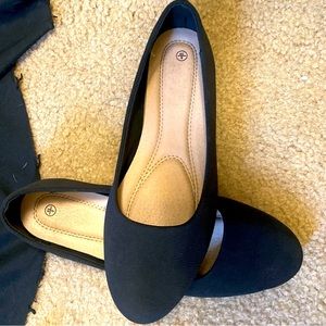 NWOT!! No name brand ballerina flats, black size 8